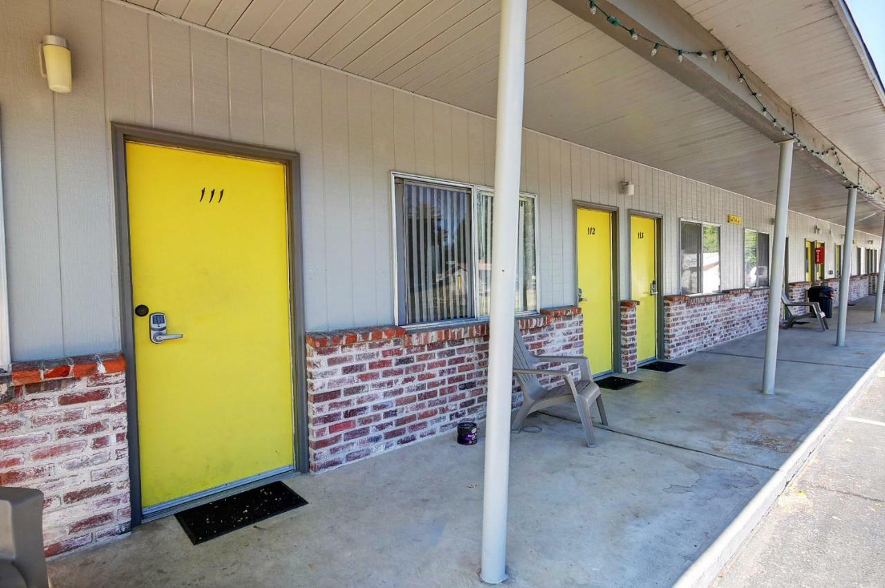 Idle A While Motel Twisp Exterior photo